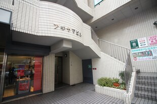 秋山ビルの物件外観写真